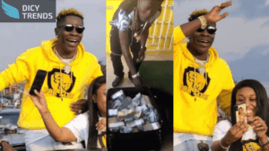 Read more about the article Watch Video: Shatta Wale and Fantana Spray Money On Crowd at Fanatan’s Hometown