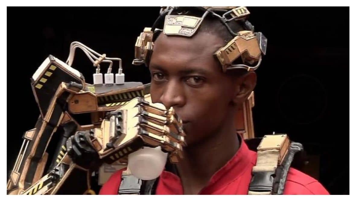 Read more about the article [Watch Video]-University dropouts builds robotic arm controlled with the brain using Wood