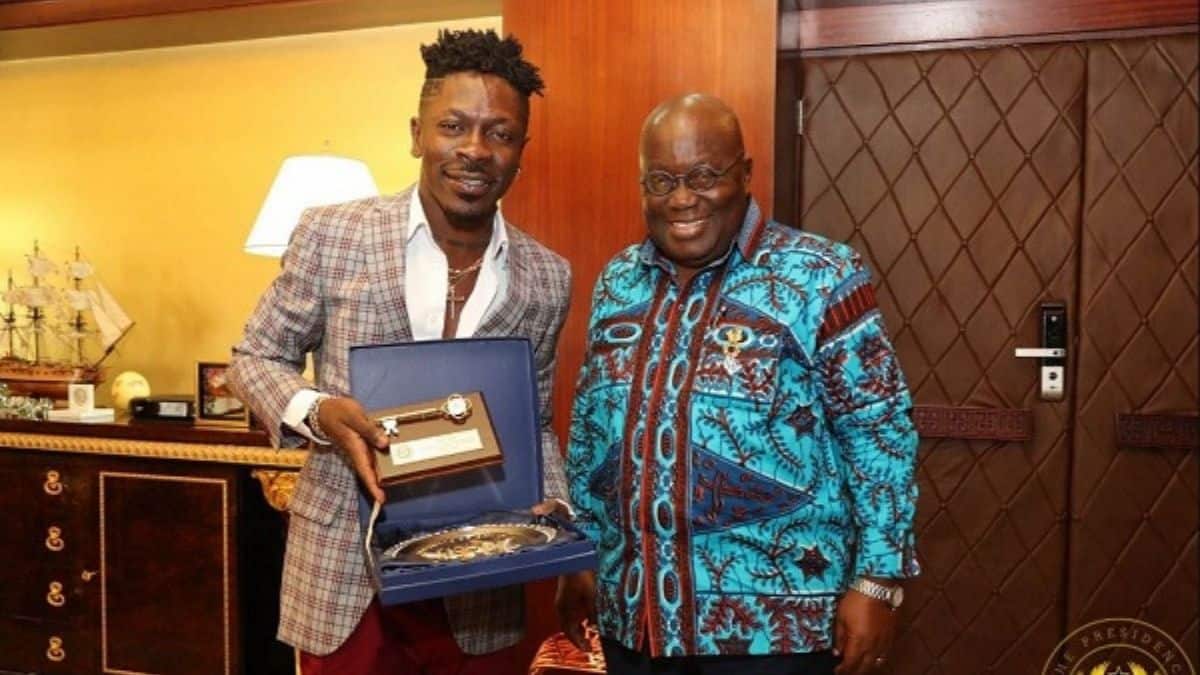 Read more about the article Pay us to publicly take coronavirus Vaccine” – Shatta Wale to government