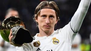 Read more about the article Luka Modric extends Madrid contract to 2022