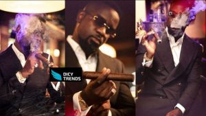 Read more about the article Sarkodie Likely To Lose Corporate Deals As Civil Society Organizations Condemn Him Over His cigar-smoking Pictures On Social Media