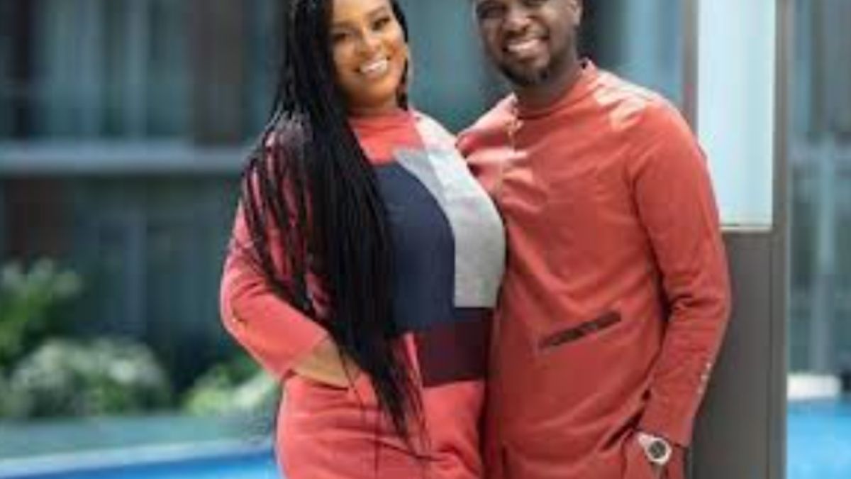 Read more about the article Joe Mettle Marks 1st Marriage Anniversary With His Wife, Salomey Dzisa
