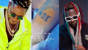 Read more about the article Video: Shatta Wale Tattoos Medikal’s Initials On His Arm, Medikal Reacts