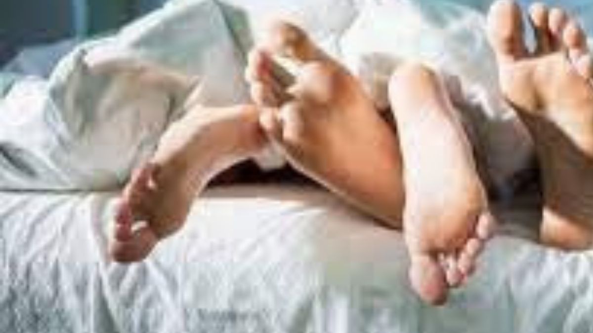 Read more about the article Old Man Dies On Top Of Two Teenage Girls During Threesome