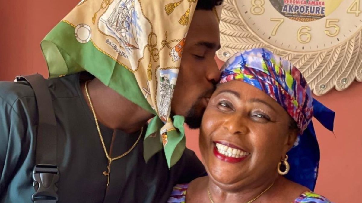 Read more about the article BBNaija Star, Neo Celebrates His Mum On Her 61st Birthday
