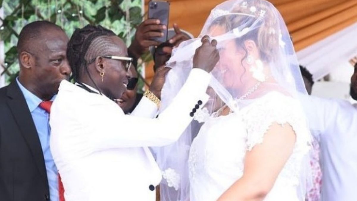 Read more about the article Patapaa & His Wife Celebrate Their First Wedding Anniversary With Lovely Posts Online