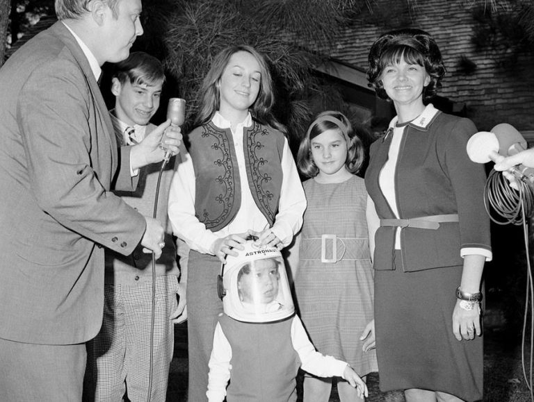 Jim Lovell's children: Meet Barbara, Jay, Susan, Jeffery Lovell - Dicy