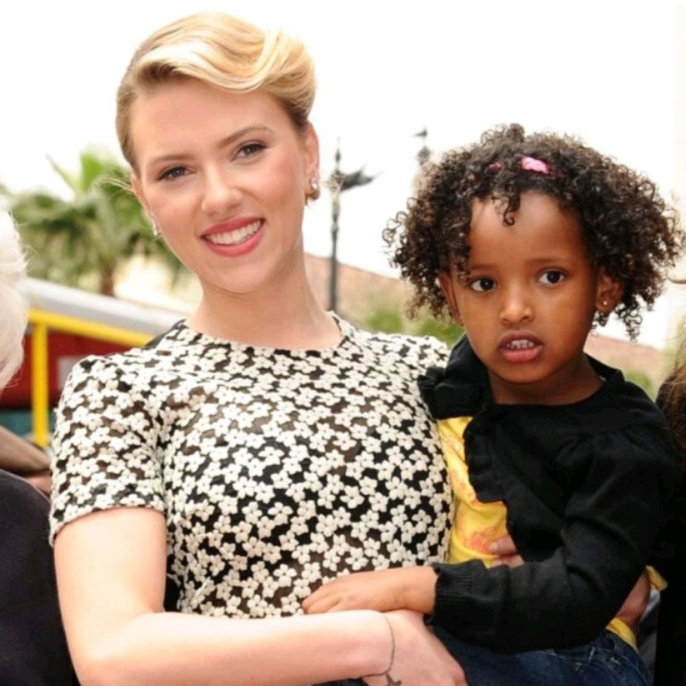 Read more about the article Fenan Sloan: Facts About Scarlett Johansson’s Sister